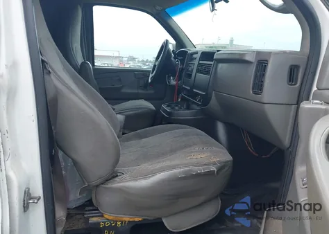 2005 Chevrolet Express from USA, damaged, VIN 1GCHG35U551211689